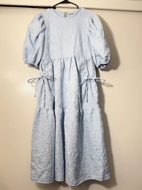 ASOS DESIGN Jacquard
Tiered Midi Dress with Bellow Pockets in Pastel
Blue.